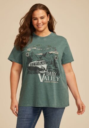 Plus Size Daisy Valley Oversized Fit Graphic Tee