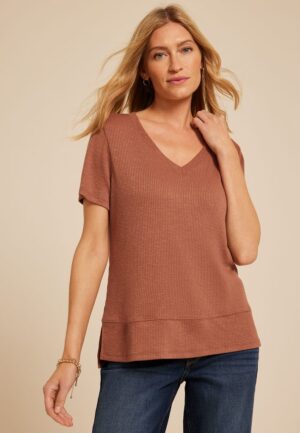 24/7 V Neck Step Hem Tee